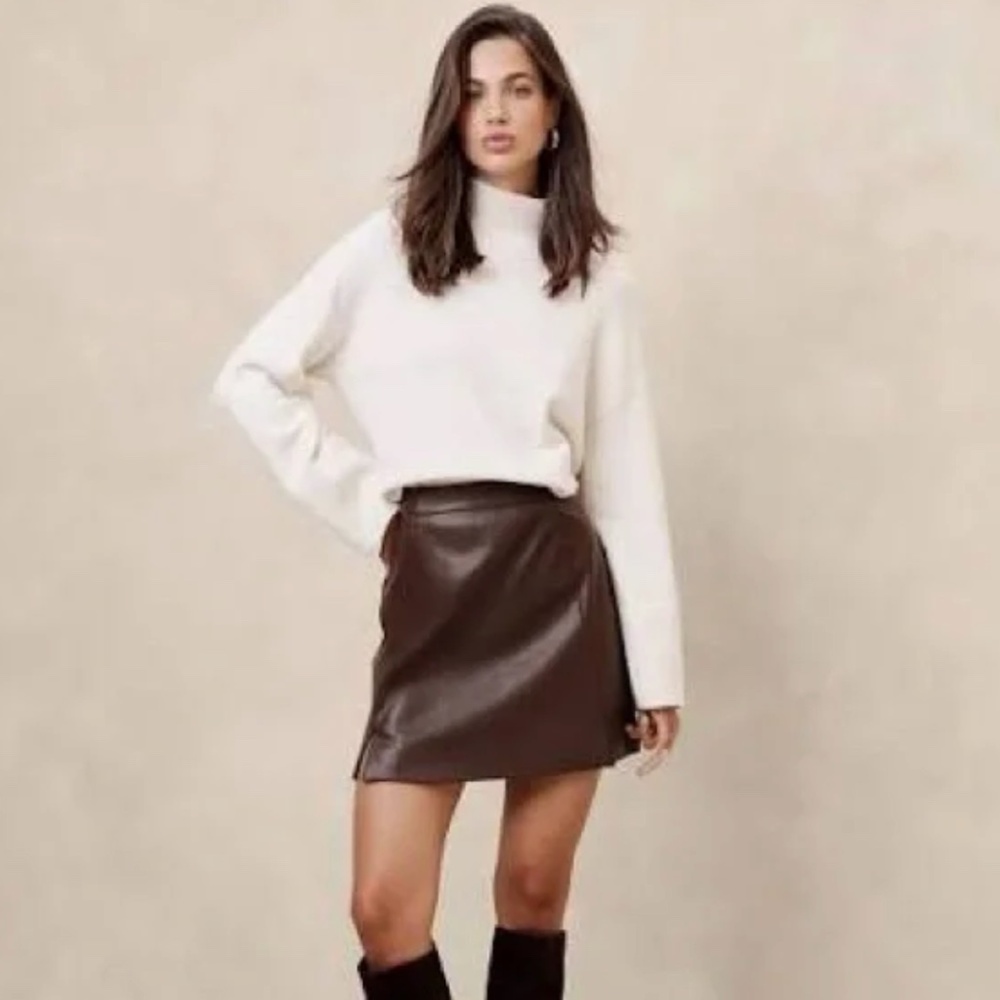 NWT Banana Republic Vegan Leather Slit Mini Skirt in Dark Oak Size: 6